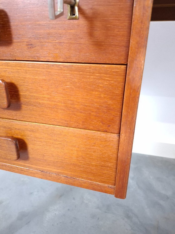 Image 1 of Teak vrijstaand bureau met lade uit Denemarken