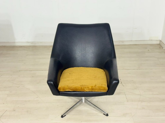 Image 1 of Draaistoel uit het midden van de 20e eeuw / Vintage designklassieker uit de jaren 60 / Fauteuil