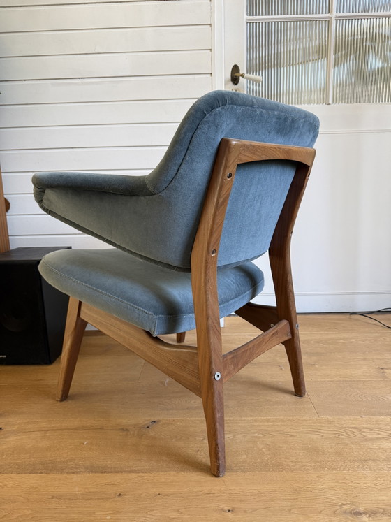 Louis van Teeffelen for Wébé “Wing” armchair – Velvet, Wood (photo 4 of 7)