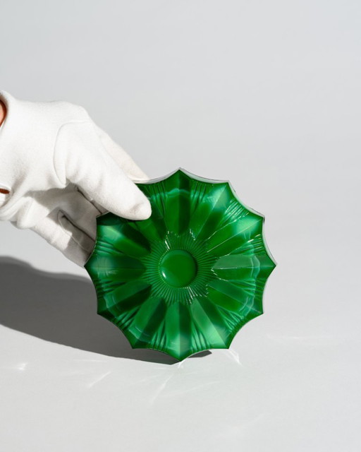 Jablonec Glasmanufaktur Malachitglas-Aschenbecher im böhmischen geometrischen Art-Deco-Stil