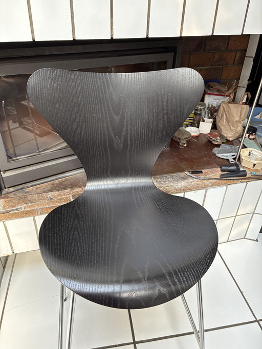 Sgabello Arne Jacobsen Serie 7 di Fritz Hansen