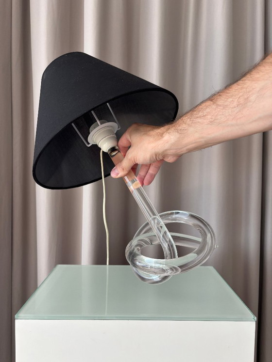1970s Lucite Knot Table Lamp Attributed to Elaine Bscheider for Dorothy Thorpe Inc. – Plexiglass (photo 8 of 14)