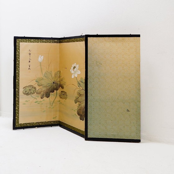 Image 1 of Biombo japonés (byōbu) decorado con flores de loto.