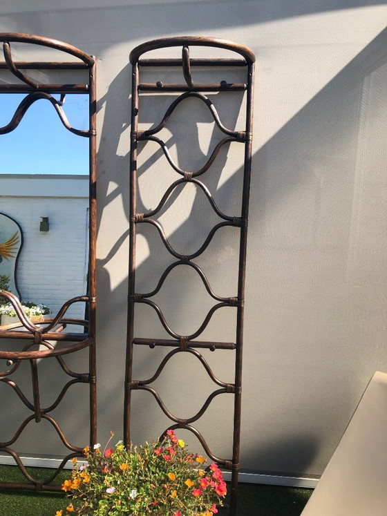 Set di appendiabiti da parete in rattan stile boho vintage. (photo 4 of 6)