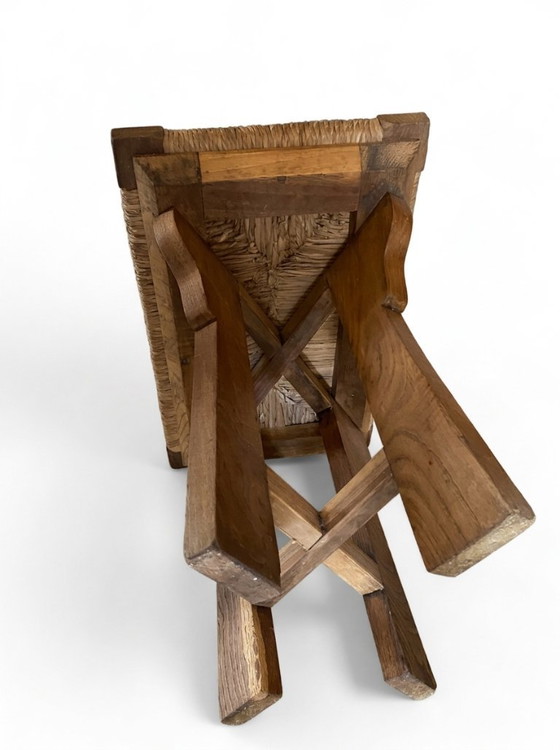 Antiker Hocker aus Holz und Binsen – Rattan (photo 2 of 5)