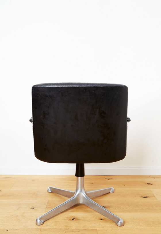 Image 1 of Silla giratoria Osvaldo Borsani P125 para Tecno Milano