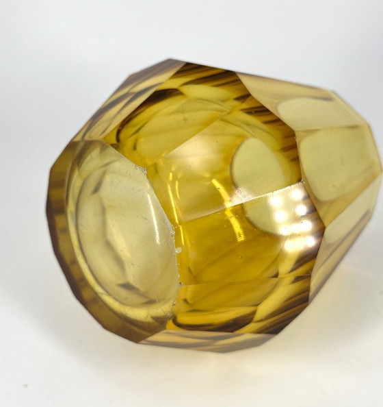 Image 1 of Art Deco Facetten-Vase – Bernstein – Stil Josef Hoffmann / Moser (1920er)