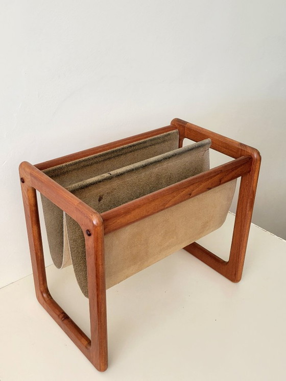Image 1 of Portariviste Vildbjerg, mobile da lettura danese in stile Mid-Century Modern in teak e pelle scamosciata.