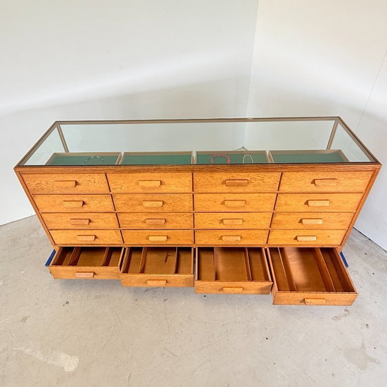 Image 1 of Bancone da merceria vintage in rovere – SLB Stuttgart