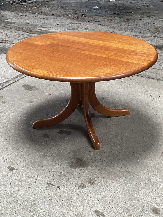 Image 1 of Table basse vintage scandinave, ronde, teck