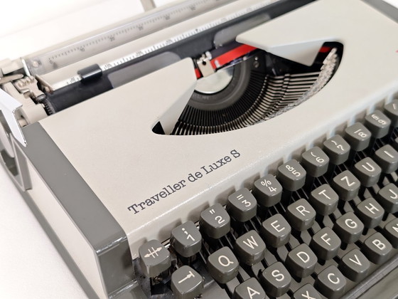 Image 1 of Machine à écrire AEG Olympia Traveller de Luxe S