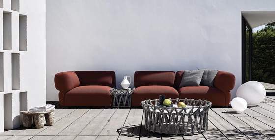 Image 1 of Divano da esterno Butterfly di B&B Italia, disegnato da Patricia Urquiola