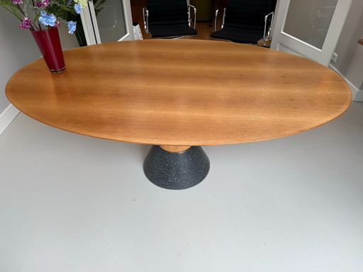Arco Balance oval table