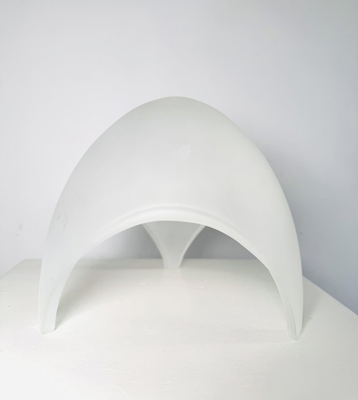FROSTED GLASS ‘COQUE’ TABLE LAMP BY ELIO MARTINELLI FOR MARTINELLI LUCE, ITALY, 1970s
