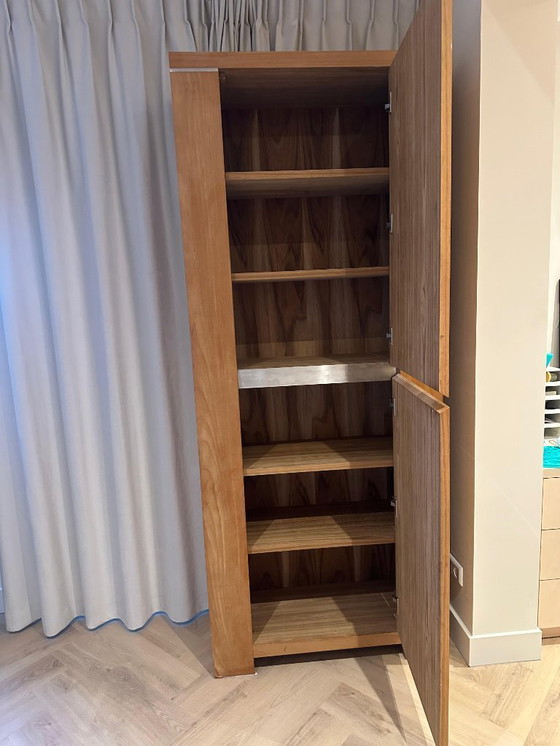 Image 1 of Wunderschöner Teakholz-Kleiderschrank