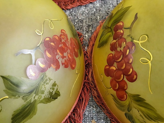 Image 1 of SET DI 10 PARALUMI VINTAGE ANNI '60 IN PASTA DI VETRO CON DECORAZIONE A FORMA DI UVA, BRASSERIE PARIS