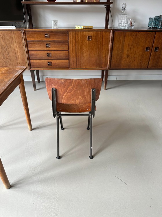 Table d'enfant vintage en bois avec chaise – Chaises de bureau, Wood (photo 4 of 5)