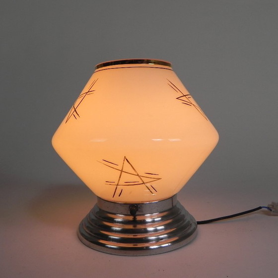 Lámpara de techo Art Déco con pantalla de cristal y adornos dorados, década de 1930. – Plafones, Glass (photo 6 of 9)