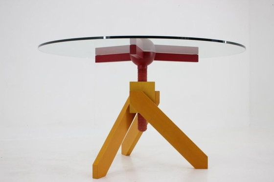 Image 1 of Italiaanse postmoderne verstelbare eettafel met schroefpoten en vier krukken in de stijl van Vico Magistretti, jaren 70.