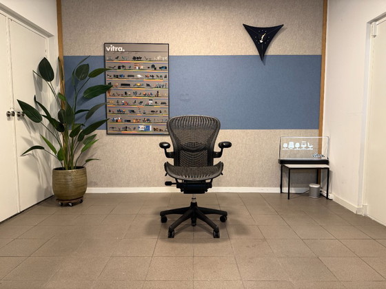 Herman Miller | Aeron | Graphite | Office chair | 1 piece – Metal, Plastic (photo 2 of 12)