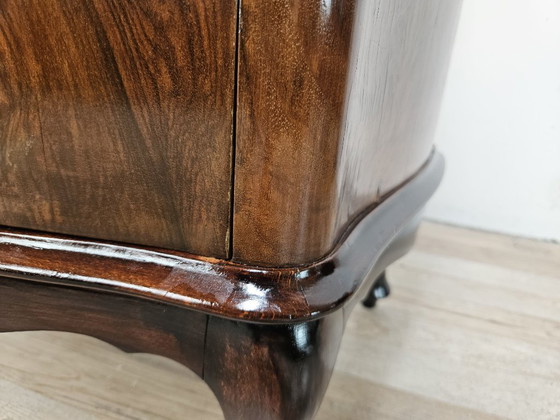 Een paar Chippendale nachtkastjes uit de jaren 1940, gemaakt van wortelnotenhout. – Wood, Klassiek (photo 11 of 16)