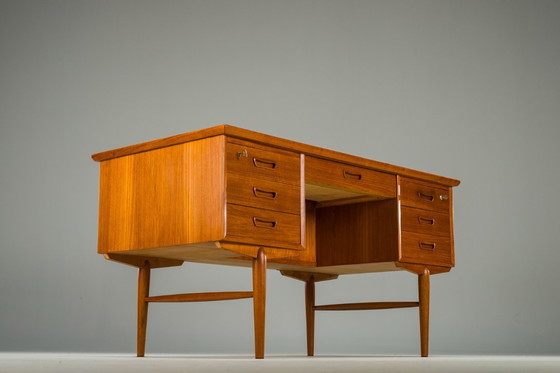 Image 1 of Mid-Century Modern Dänischer Teakholz-Schreibtisch, 1960er Jahre