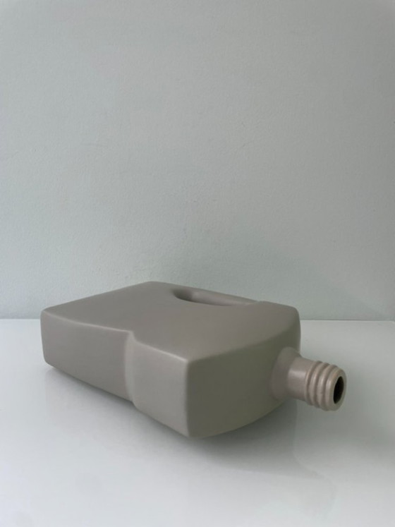 Image 1 of Keramikvase in Form einer Waschmittelflasche