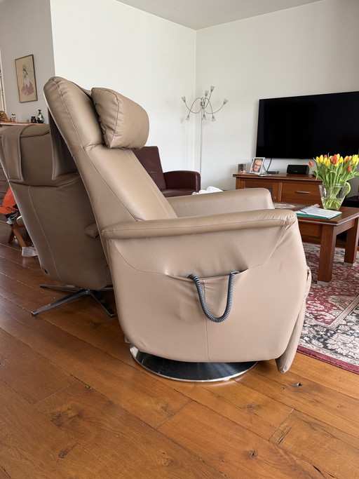 Zo goed als nieuwe Fitform 633 sta-op stoel (maatwerk, leer, accu, garantie)