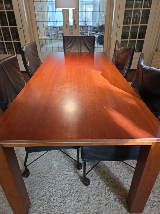 Massief kersenhout eettafel + 5 montis chaplin stoelen, Leer, Bruin (foto 5 van 5)