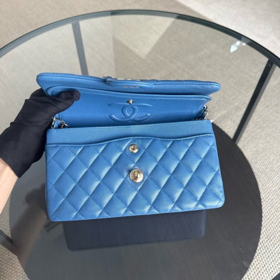 Image 1 of Chanel Classic Flap Small - Caviar 23CM Gewatteerd Oceaanblauw Goudkleurige Hardware Serie 30