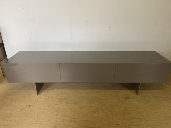 Image 1 of Capellini Uni/2 dressoir, couleur boue/taupe, hoogglans, 270 cm breef