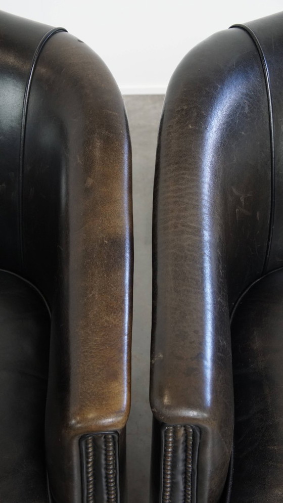 Image 1 of  Set van 2 subtiele zwart/ grijze schapenleren clubfauteuils 