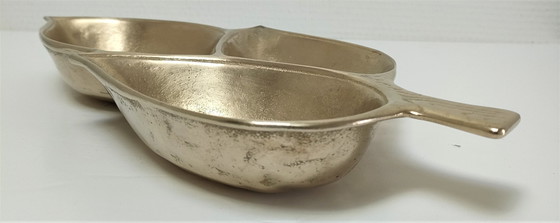 Image 1 of grote vintage bladvormige messing zaklepel