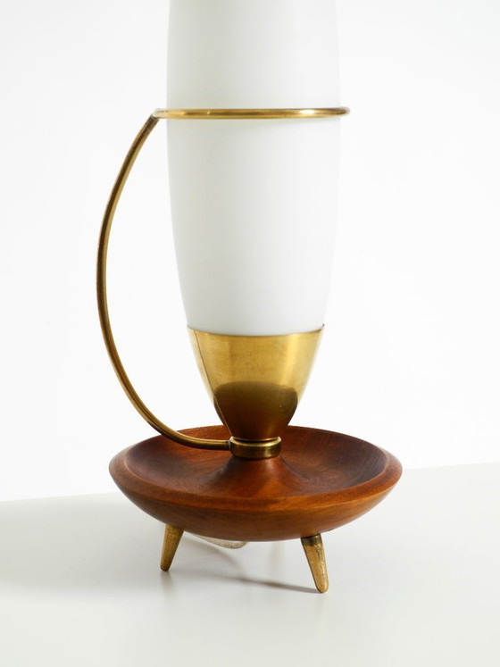 Image 1 of Large, beautiful Mid-Century Modern table lamp made of brass and teak, with a frosted glass shade | 42 cm | 16,5"