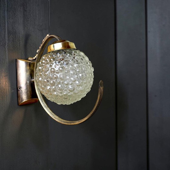 Coppia di applique da parete portoghesi vintage in ottone decorato e vetro a bolle, anni '70. – Glass (photo 3 of 11)