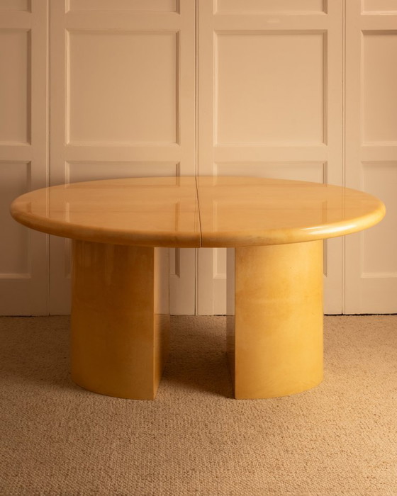 Image 1 of Table ovale en peau vernie - Italie 1960s