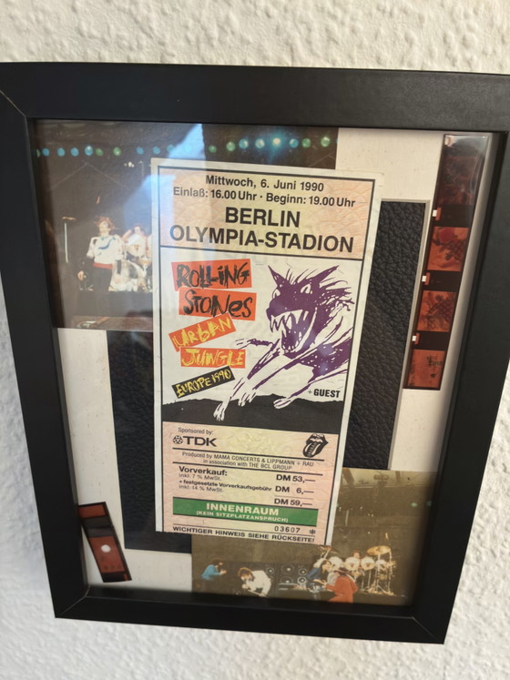 Image 1 of Rolling Stones, Berlino 1990 – Biglietto vintage incorniciato e collage di foto (biglietto raro per ospiti speciali)

