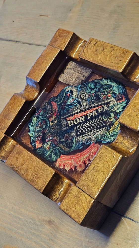 Image 1 of Handgefertigter Aschenbecher aus Eichenholz mit Epoxidharz – Individueller Zigarrenaschenbecher – Das perfekte Geschenk für die 