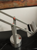 Vintage design zilverkleurige tafellamp Tizio Richard Sapper Artemide