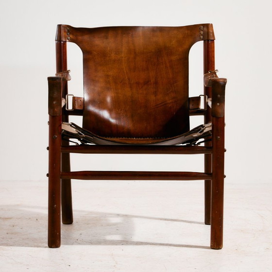 Image 1 of Poltrona e pouf in pelle di vitello ungherese, set da 2