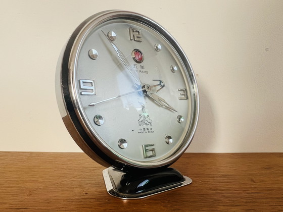 Image 1 of Reloj de mesa y despertador Five Rams (五羊) de mediados de siglo, en muy buen estado.