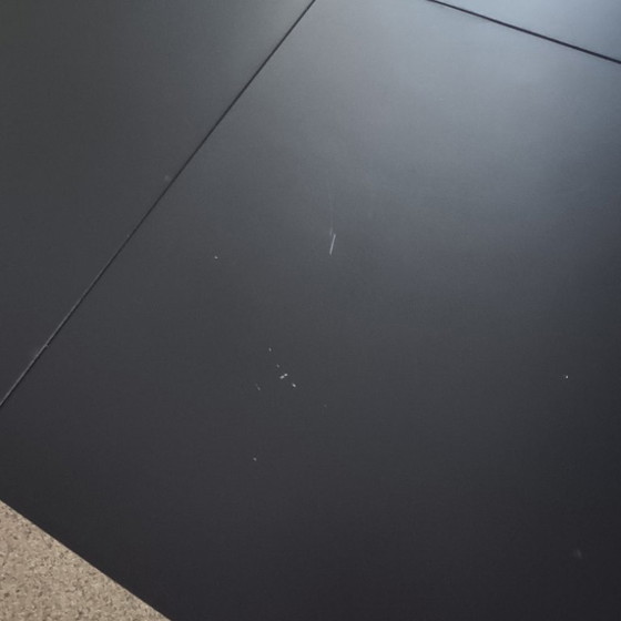 Image 1 of Leolux Iazki dining table