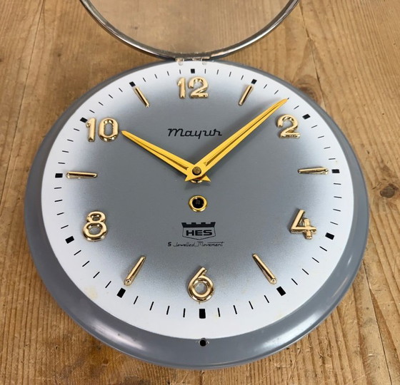 Image 1 of Vintage grijze Indiase mechanische wandklok van HES, jaren 1960.
