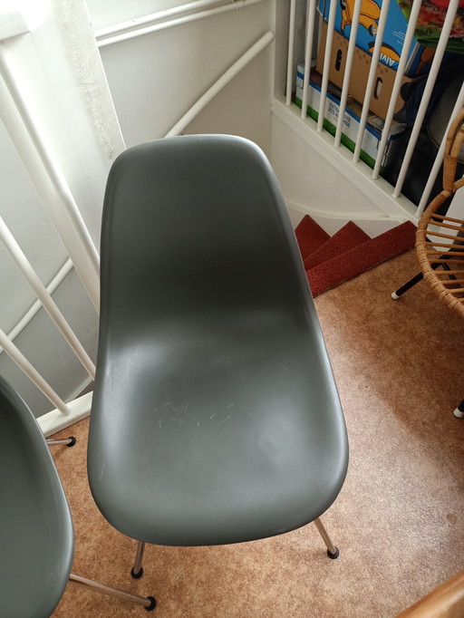 2x Vitra Eames Chairs