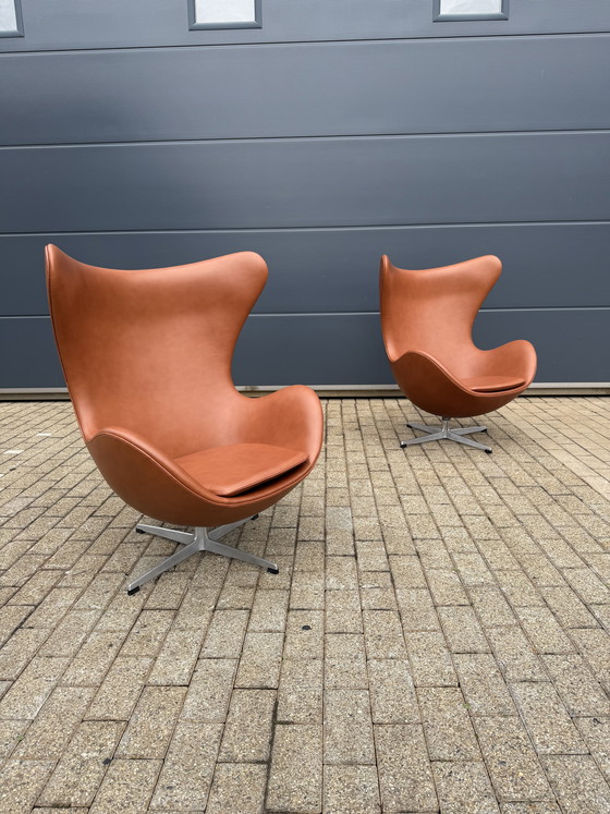Image 1 of 2x Vintage Fritz Hansen Egg Chair Cognac uit de 1960’s leder NIEUWstaat!