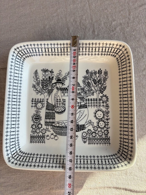 Image 1 of Collector's Item: Vintage Arabia Finland Emilia bowl