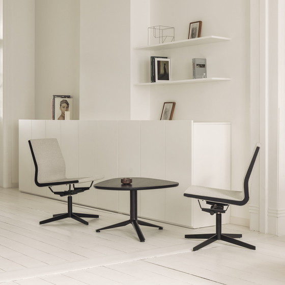 Image 1 of Table basse design Kei BULO organique, plaquée chêne brun foncé