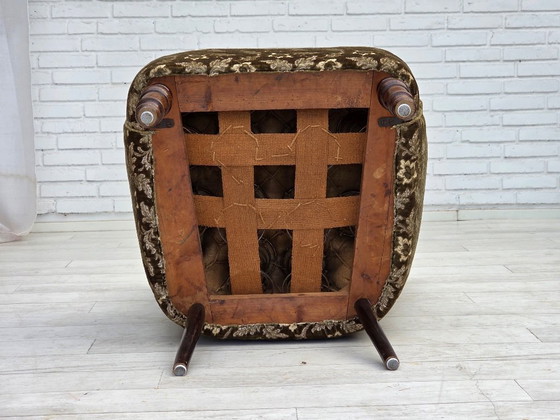 Image 1 of Poltrona danese, anni '50, rivestimento in velluto verde, gambe in legno di frassino.