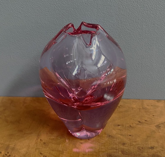 Image 1 of Jarrón de cristal rojo con tapa de tulipán, años 60