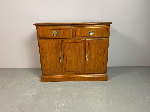 Drexel Heritage Meuble bar / Buffet Campaign des années 70 – Plateau coulissant extensible. USA, années 70. Réf. : ST2000